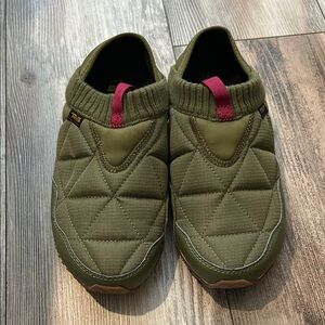 Teva Womens Olive Quilted Slip-On Shoes